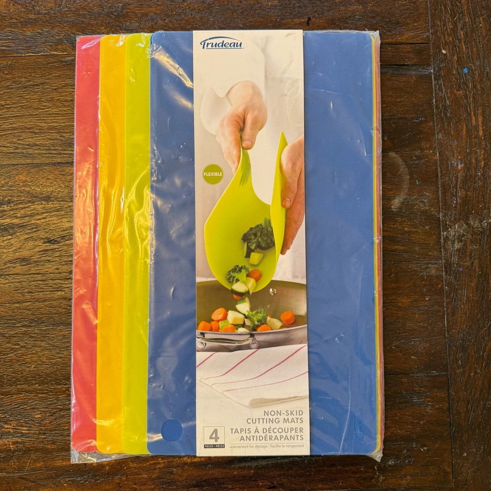 NIP Trudeau Set of 4 Non-Skid cutting mats